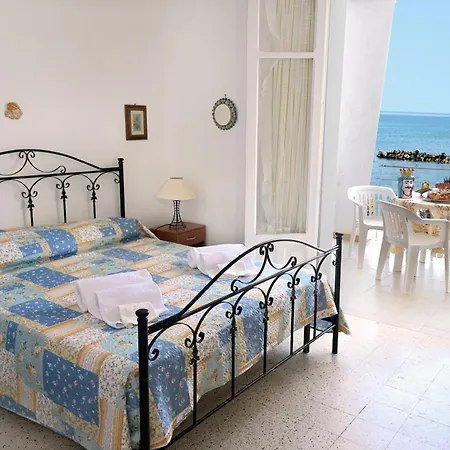 Nocleg ze śniadaniem Il Borgo Sul Mare *